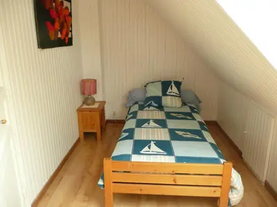 Un ou plusieurs lits dans un hébergement de l'établissement Holiday Home in Treompan near Sandy Beaches