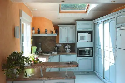 Cuisine ou kitchenette dans l'établissement Holiday Home Locquirec with Stunning Sea View