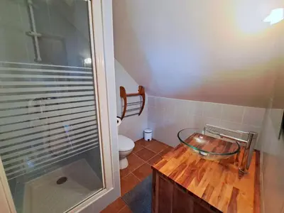 Salle de bains dans l'établissement Stone House in Cleder near Sandy Beach