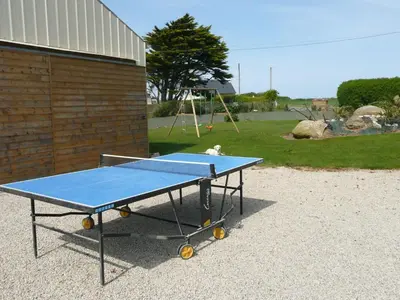Tennis de table au sein de l'établissement Stone House in Cléder near Sandy Beach ou à proximité