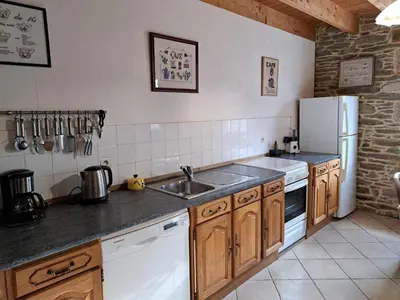 Cuisine ou kitchenette dans l'établissement Stone House near Penze River and Morlaix Bay