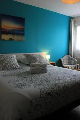 Un ou plusieurs lits dans un hébergement de l'établissement Hôtel Le Poulmic