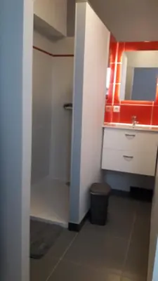 Salle de bains dans l'établissement Tiguil