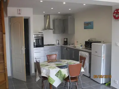 Cuisine ou kitchenette dans l'établissement Les gites PENTY de KERROYAL