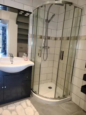 Salle de bains dans l'établissement Les gites PENTY de KERROYAL