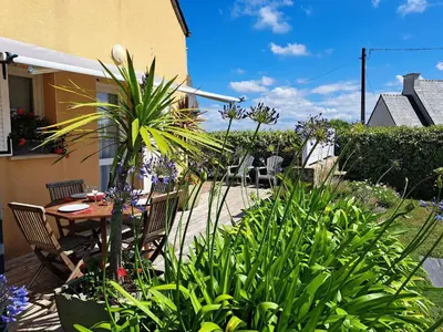 Jardin de l'établissement Cottage in Plouneour-Trez with Sea View