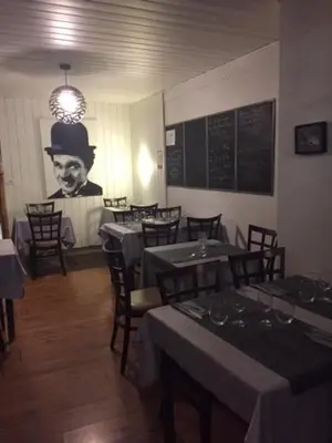 Restaurant ou autre lieu de restauration dans l'établissement Hôtel La Tour D'Auvergne
