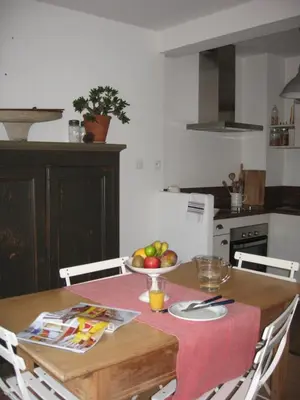 Cuisine ou kitchenette dans l'établissement Les jardins du vivier