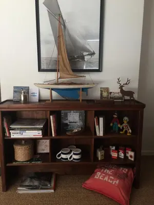 Bibliothèque dans l'appartement