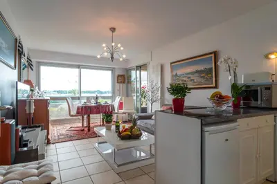 Cuisine ou kitchenette dans l'établissement Appartement à Bénodet 3 étoiles avec vue sur mer