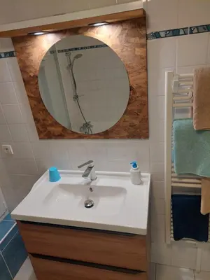 Salle de bains dans l'établissement Kerioret Izella