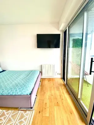Un ou plusieurs lits dans un hébergement de l'établissement - L'IROIZH - CONCARNEAU - VUE MER PANORAMIQUE - STUDIO STANDING PLAGE DES SABLES BLANCS - PARKING - DRAPS & SERVIETTES INCLUS - NEAR THALASSOTHERAPY - Wifi -