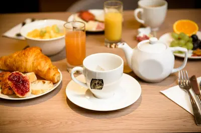 Options de petit-déjeuner proposées aux clients de l'établissement Brit Hotel Brest Le Relecq Kerhuon
