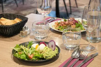 Nourriture dans l'hôtel ou à proximité