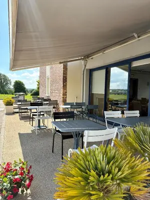 Restaurant ou autre lieu de restauration dans l'établissement Brit Hotel Quimper Nord