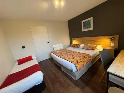 Un ou plusieurs lits dans un hébergement de l'établissement Brit Hotel Quimper Nord