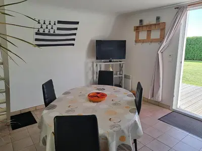 Télévision ou salle de divertissement dans l'établissement Holiday Home in Brittany near Pointe du Raz