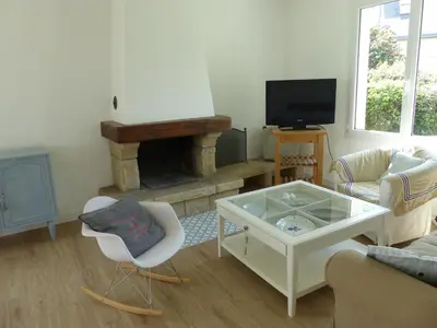 Télévision ou salle de divertissement dans l'établissement Ti Moutik