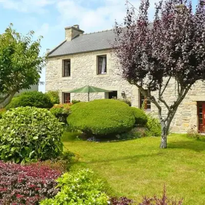 Maison confortable proche de Ploudalmézeau avec jardin