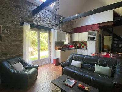 Cuisine ou kitchenette dans l'établissement Sue's cottages