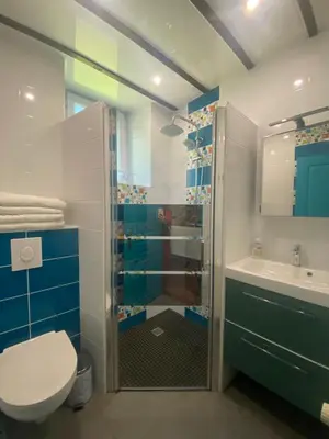 Salle de bains dans l'établissement Sue's cottages