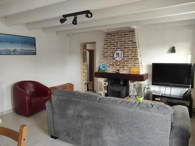 Télévision ou salle de divertissement dans l'établissement Gîte Tromenec