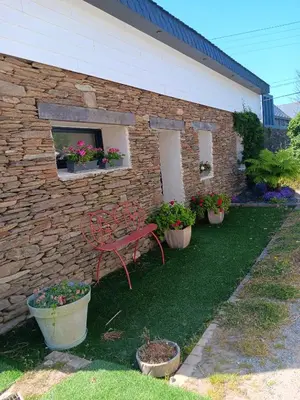 Jardin de l'établissement Gite de kernaet avec piscine