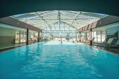 Piscine de l'établissement Résidence Pierre & Vacances Premium Le Coteau et la Mer ou située à proximité