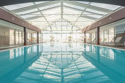 Piscine de l'établissement Résidence Pierre & Vacances Premium Le Coteau et la Mer ou située à proximité