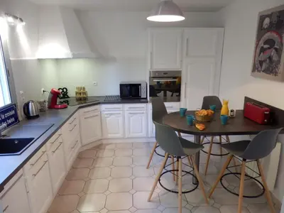 Cuisine ou kitchenette dans l'établissement Villa à la croisée des baies