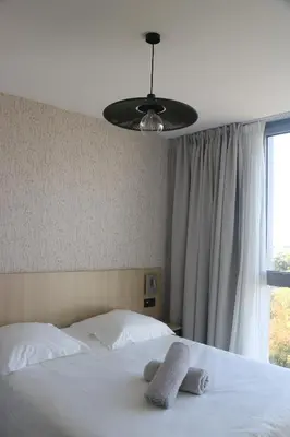 Un ou plusieurs lits dans un hébergement de l'établissement Abalys Hotel