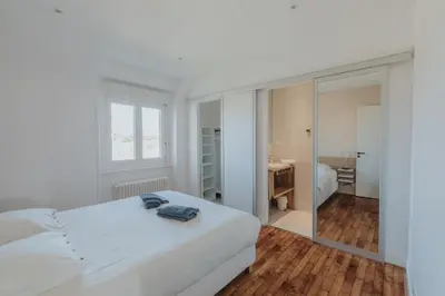 Un ou plusieurs lits dans un hébergement de l'établissement Maison de vacances à proximité de la plage