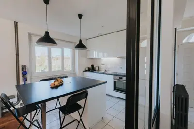 Cuisine ou kitchenette dans l'établissement Maison de vacances à proximité de la plage