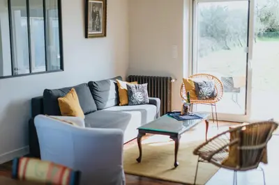 Coin salon dans l'établissement Maison de vacances à proximité de la plage