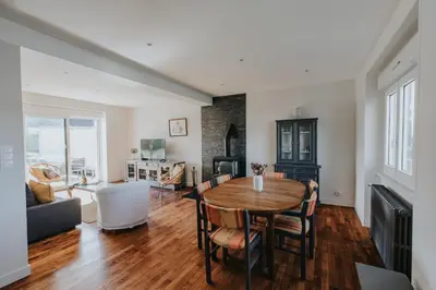 Coin salon dans l'établissement Maison de vacances à proximité de la plage