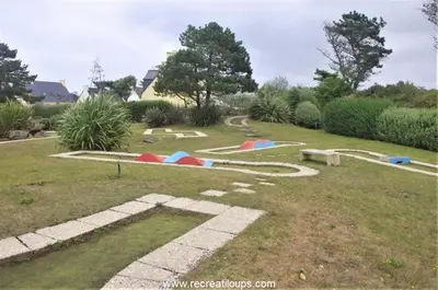 Jardin de l'établissement Maison spacieuse à Cléder avec jardin + 10 personnes.
