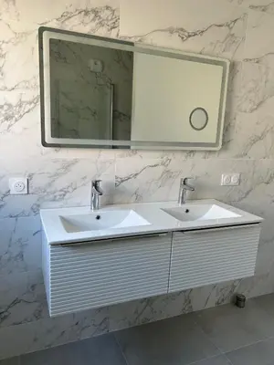 Salle de bains dans l'établissement Maison architecte Bois du Kador à Morgat (accès WIFI) Crozon Morgat