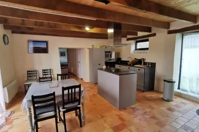 Cuisine ou kitchenette dans l'établissement Ty coz kreiz ker