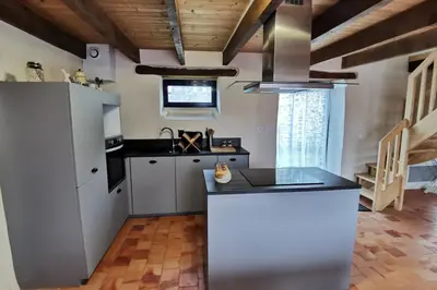 Cuisine ou kitchenette dans l'établissement Ty coz kreiz ker