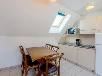 Cuisine ou kitchenette dans l'établissement Vacancéole - Résidence Les Terrasses de Pentrez-Plage