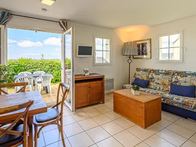 Coin salon dans l'établissement Vacancéole - Résidence Les Terrasses de Pentrez-Plage