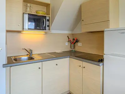 Cuisine ou kitchenette dans l'établissement Vacancéole - Résidence Les Terrasses de Pentrez-Plage