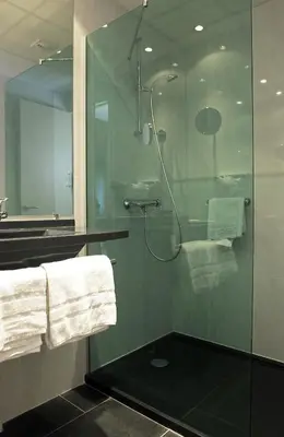 Salle de bains dans l'établissement Oceania Quimper