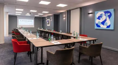 Espace de conférence ou salle de réunion dans l'établissement L'Amirauté Brest