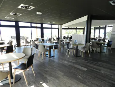 Restaurant ou autre lieu de restauration dans l'établissement Camping Les Sables Blancs