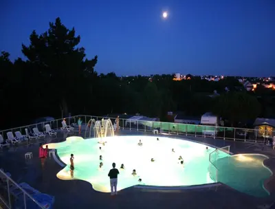 Piscine de l'établissement Camping Les Sables Blancs ou située à proximité