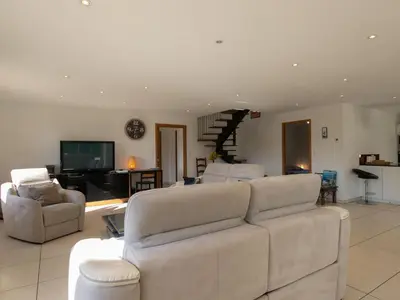 Coin salon dans l'établissement Holiday Home Les Menhirs by Interhome