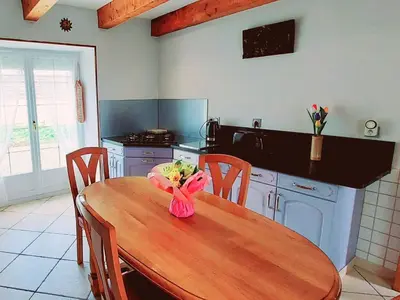 Cuisine ou kitchenette dans l'établissement Holiday Home in Plouarzel near Sandy Cove