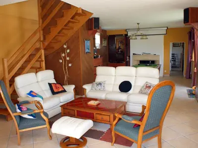 Coin salon dans l'établissement Holiday Home in Plouarzel near Sandy Cove