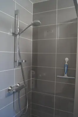 Salle de bains dans l'établissement APPARTEMENT PROCHE BORD DE MER